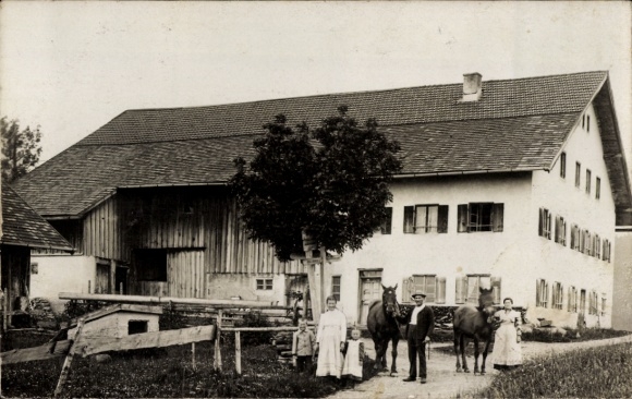 Photo Postcard Rieden am Forggensee Allgäu, Uffenburg ?, farm, family, Viktoria Müller