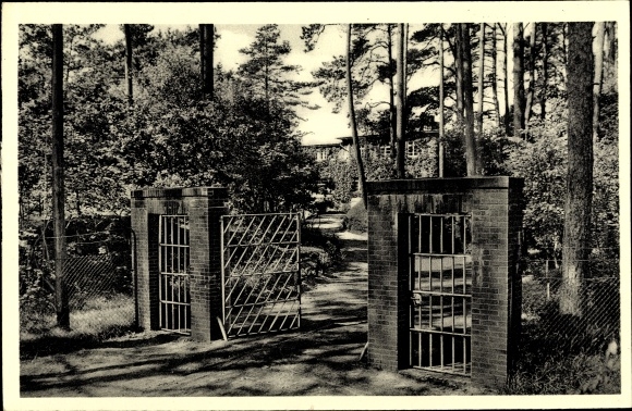 PC Streek Sandkrug Hatten in Oldenburg, children&#39;s home, entrance gate
