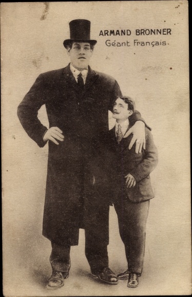 Postcard Armand Bronner, French Giant