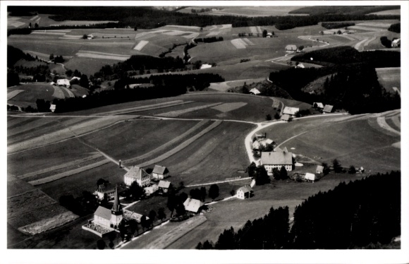 Ak Neukirch Furtwangen im Schwarzwald, Fliegeraufnahme