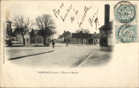 Postcard Varennes Loiret, black and white picture, Place du Marché, trees, houses, people