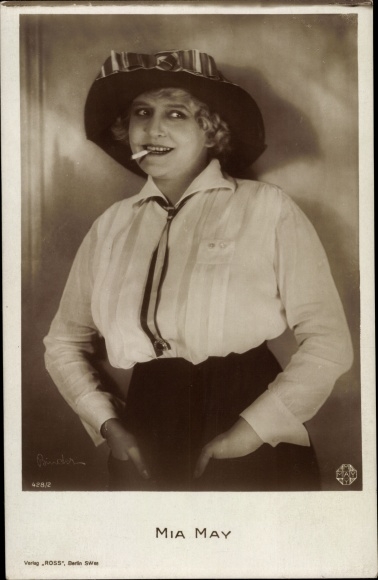 Postcard actor Mia May, Ross Verlag 428 2, portrait, cigarette