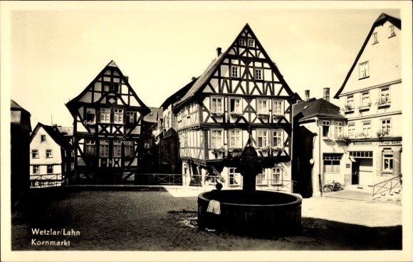 Postcard Wetzlar on the Lahn, historic houses, Kornmarkt, fountain, black and white photo
