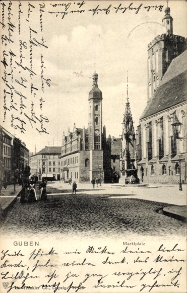 Ak Guben in der Niederlausitz,  Marktplatz,  Gebäude, Menschen auf der Straße