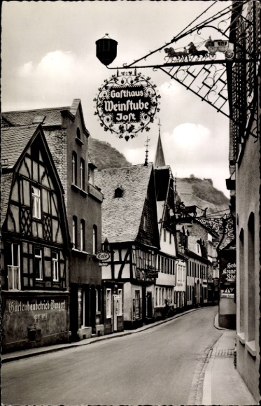 Bacharach am Rhein, street with half-timbered houses, Gasthaus Weinstube Joft, sign gardening