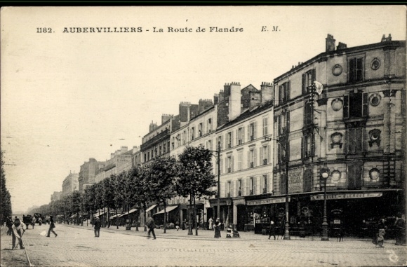 Ak Aubervilliers Seine Saint Denis,  La Route de Flandre, Straßenansicht, Menschen, Bäume