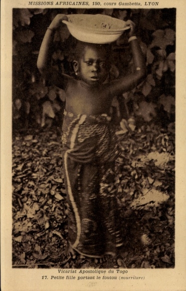 Ak Togo, Vicariat Apostolique du Togo, Petite Fille portant le foutou