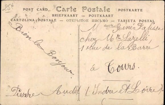 Postcard Issoudun Indre, Caserne Jardon, military formation of soldiers, architecture