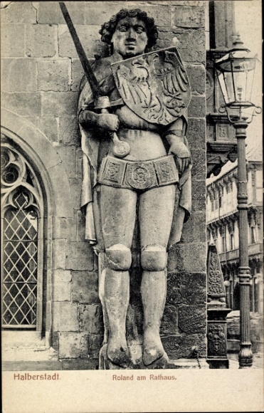 Postcard Halberstadt am Harz, sculpture of Roland, town hall, coat of arms with eagle