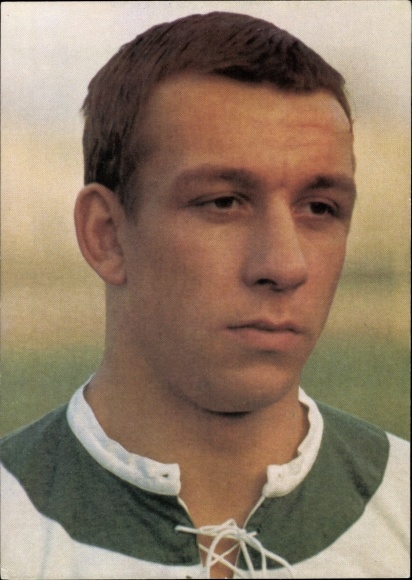 Postcard footballer Horst Dieter Höttges, national team, Aral collection picture