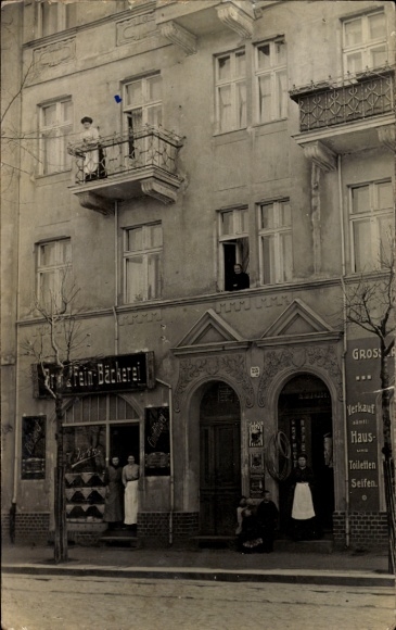 Photo Postcard Berlin Spandau, commercial building, fine bakery, residents