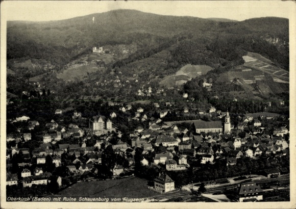 Ak Oberkirch im Renchtal Baden, Fliegeraufnahme, Ruine Schauenburg