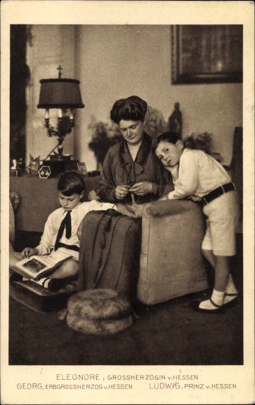 PC Eleonore zu Solms-Hohensolms-Lich, Grand Duchess of Hesse with her children