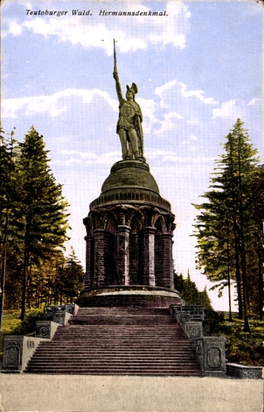 Ak Detmold am Teutoburger Wald, Hermannsdenkmal, Statue, Baumgruppe, geschichtsträchtiger Ort