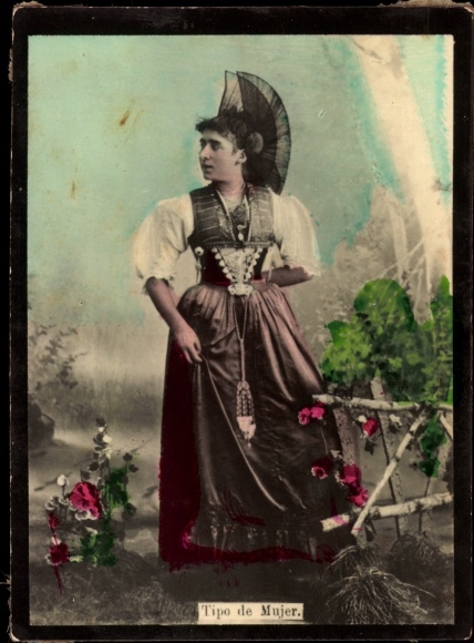 Photo Switzerland, Tipo de Mujer, woman in traditional costume