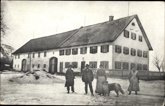 Photo Postcard Apple Trach Mindelheim in the Lower Allgäu, street section with farm in winter, dog