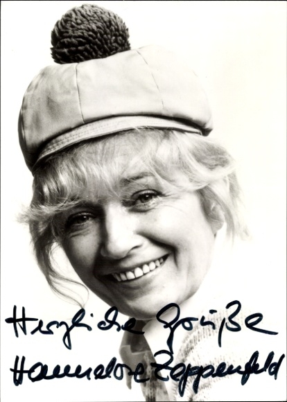 Postcard actress Hannelore Zeppenfeld, bobble leather cap, portrait, autograph