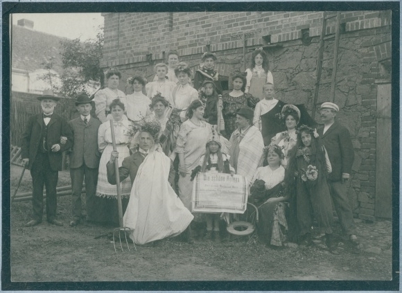 Photo Bollersdorf Oberbarnim Märkisch Oderland, summer visitors, amateur actors, group picture