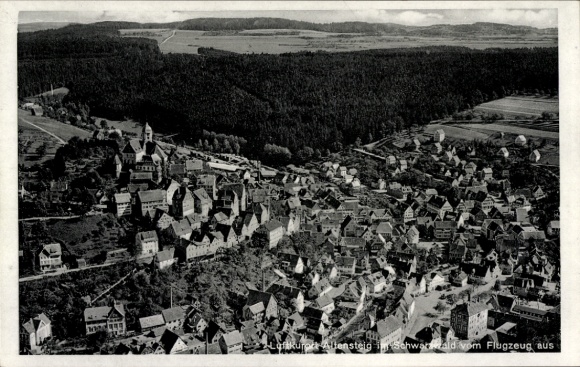 Ak Altensteig im Schwarzwald Württemberg, Luftaufnahme, Stadtansicht, Schwarzwald, Flugzeugaufnah