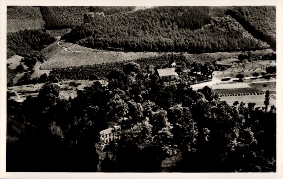 Ak Castel Kastel Nonnweiler Saarland, landschap met bossen, Gasthaus Klein, wijnbouw, prachtige tuin