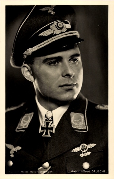 Ak Ritterkreuzträger Major Alfred Druschel, Eichenlaub mit Schwertern, Luftwaffe