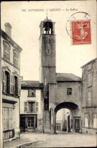 Postcard La Celle Auvergne Puy de Dôme, Le Beffroi, building, clock tower, street view, 335