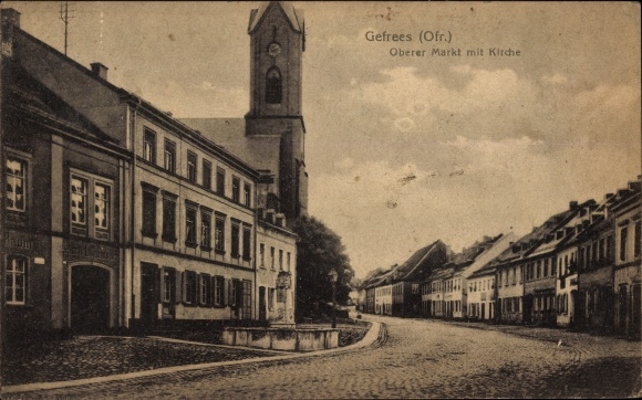 Postcard Gefrees in the Fichtelgebirge of Upper Franconia, upper market with church