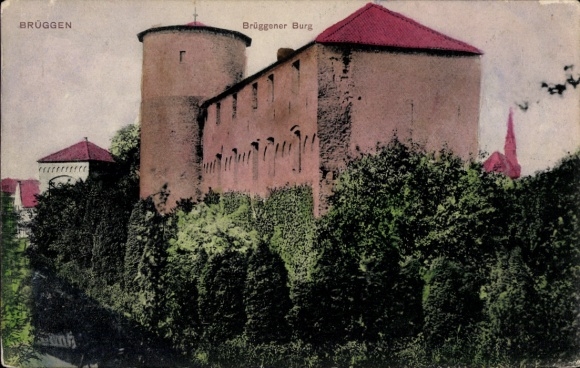 Ak Brüggen am Niederrhein, Brüggener Burg, farbig, umgeben von Bäumen und Pflanzen, historisch...