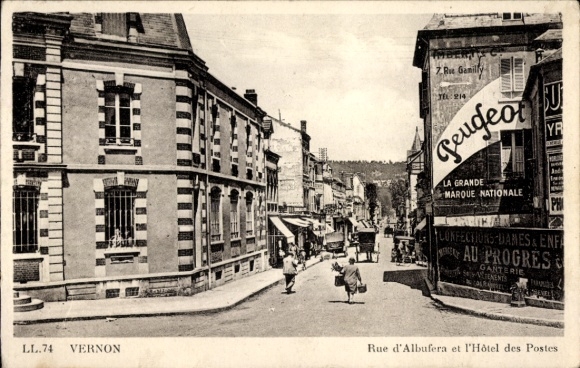 Ak Vernon Eure, Rue d'Albufiera, Hôtel des Postes, Straßenansicht, Peugeot Werbung