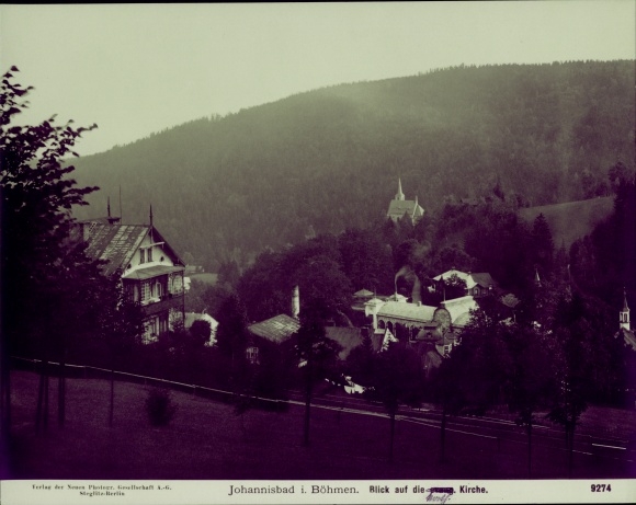 foto Janské Lázně Johannisbad Reg.Königgrätz, uitzicht op de stad en de kerk, rond 1900