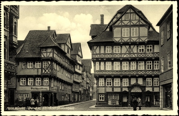 Postcard Hann. Münden in Lower Saxony, old houses, marketplace, bookstore