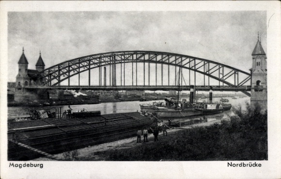 Postcard Magdeburg in Saxony-Anhalt, North Bridge, barges