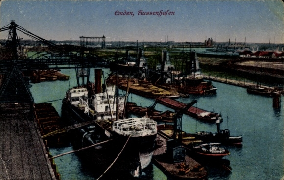 Ak Emden in Ostfriesland, Hafenansicht, Schiffe im Wasser, Hafenanlagen