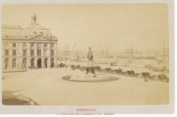 Kabinett Photo Bordeaux Gironde, Fountain of the 3 graces and the stock exchange