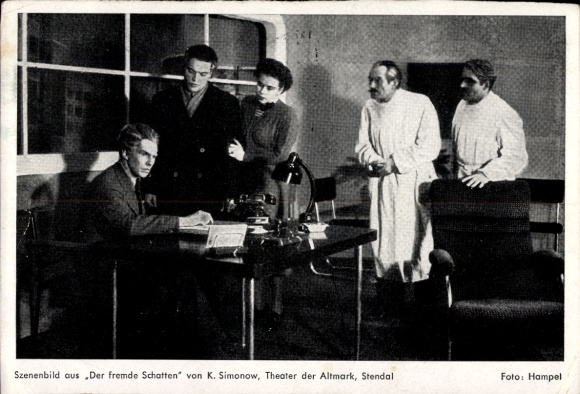 Ak Szenenbild aus Der fremde Schatten von K. Simonow, Theater der Altmark, Stendal