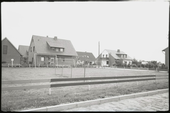 6 Zelluloid Negative Varrel in Niedersachsen, Schule, Straße, Kirche