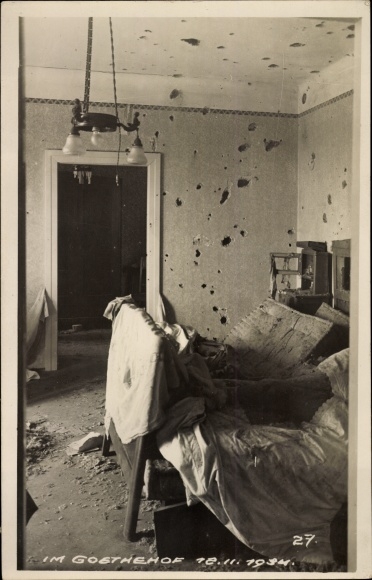 Photo PC Vienna 22. Donaustadt Austria, Goethehof, interior view, February battles 1934