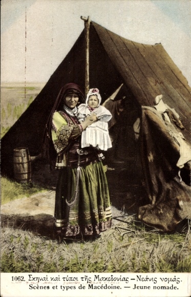 Postcard Macedonia, Scènes et types de Macédoine, Young nomad, woman with child