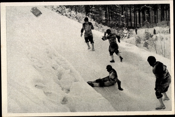 Collection picture Olympia 1936, four-man bob Germany II after a fall
