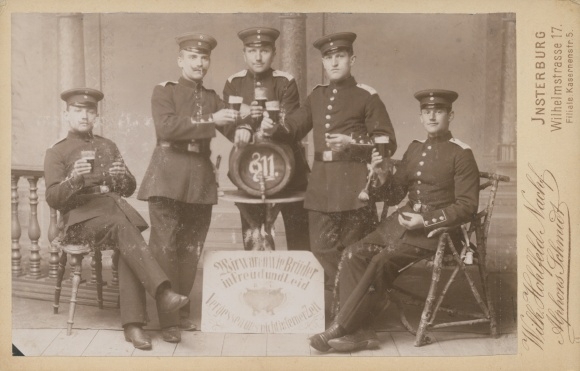 Gabinet Zdjęcie Wilh. Hochfeld Nachf. A. Schmidt Insterburg Prusy Wschodnie, żołnierze niemieccy, § 11, piwo