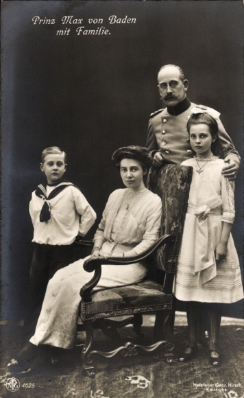 Postcard Prince Max of Baden with family, portrait