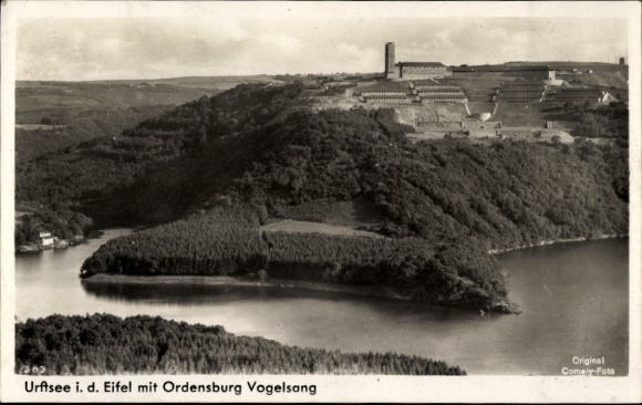 KP Hellenthal w Eifel w Nadrenii Północnej-Westfalii, Urftsee z Ordensburg Vogelsang