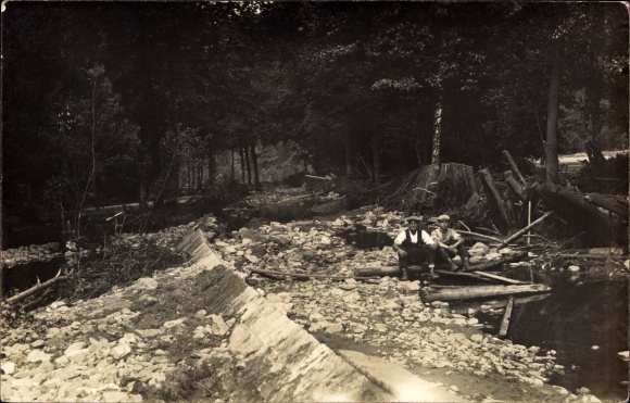 Photo PC Pirna in Saxony, shore area, forest, two men, official seal bailiff 1927