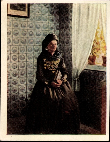 Collection picture on German plaice, Hans vd Nordmark, picture no. 23, Friesian woman in festive costume