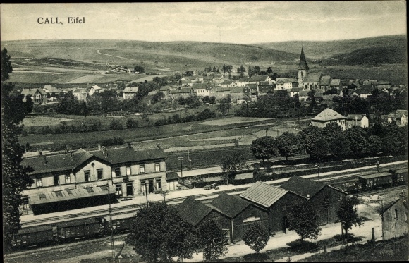 Postcard Kall in the Eifel, view of the town, train station, track side