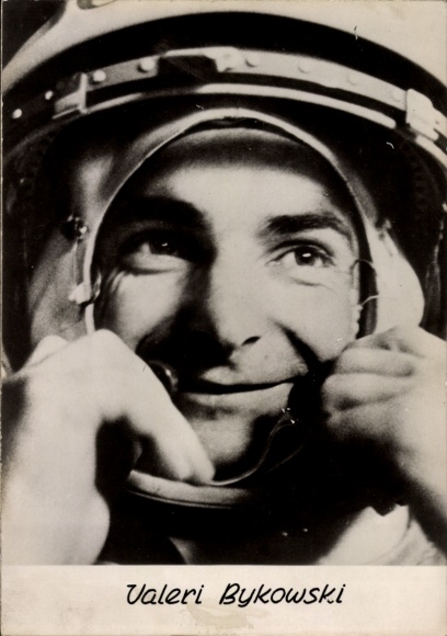 Postcard Cosmonaut Valeri Bykowski, portrait