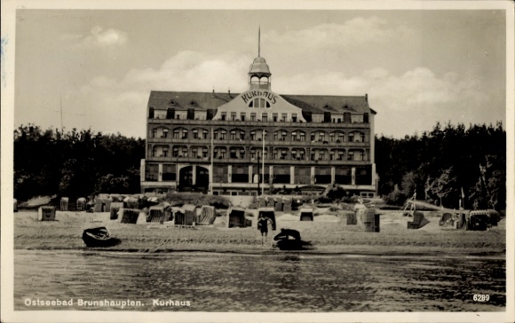 Ak Ostseebad Brunshaupten Kühlungsborn, Ostseebad  Kurhaus, Gebäude, Strand, Kutschen, Himmel