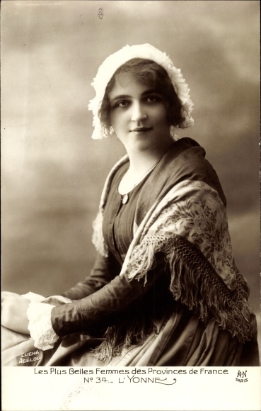 Ak L'Yonne, Frau in Tracht