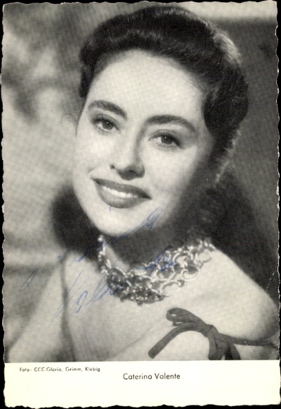Postcard actress and singer Caterina Valente, portrait, autograph