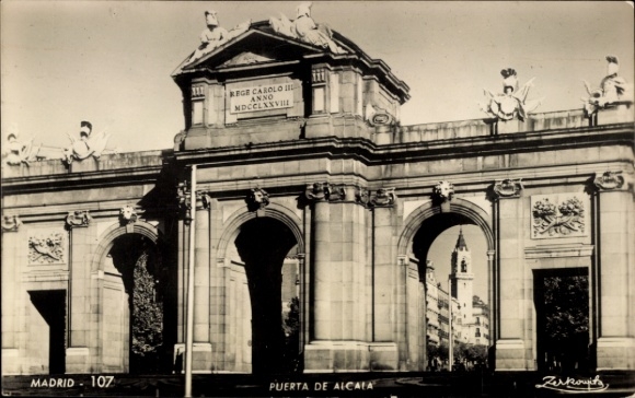PC Madrid Spain, Puerta de Alcalá, equestrian statues, text: REGE CAROLO ANNO MDCCLXXVI